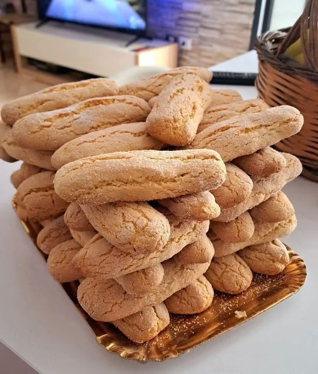 biscotti da inzuppo, biscotti della nonna, ricetta biscotti da inzuppo, biscotti friabili, biscotti con ammoniaca, ammoniaca per dolci, biscotti al limone, biscotti fatti in casa, colazione sana, merenda golosa, pasticceria casalinga, ricetta tradizionale italiana, biscotti per colazione, biscotti da tè, biscotti da caffè, ricetta facile e veloce, biscotti con olio EVO, biscotti soffici, biscotti da inzuppare, ricetta della nonna, cucina italiana autentica, dolci fatti in casa, biscotti con zucchero, biscotti tradizionali, ricette di famiglia, biscotti per buffet, dolci per bambini, cucina naturale, ricette tramandate, colazione italiana