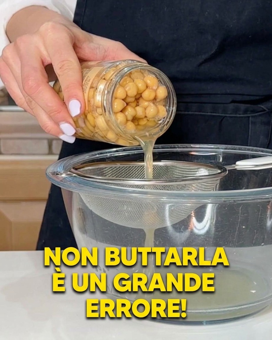 aquafaba, acqua di ceci, aquafaba cos'è, aquafaba benefici, aquafaba controindicazioni, aquafaba usi in cucina, sostituto uova, sostituto albume, cucina vegana, ricette vegane, meringhe vegane, maionese vegana, mousse al cioccolato vegana, semifreddo vegano, pan di spagna vegano, legumi in barattolo, ceci secchi, fagioli cannellini, alga kombu, acido fitico, Fodmap, colon irritabile, proteine vegetali, fibre, vitamine del gruppo B, ferro, potassio, grassi buoni, acido linoleico, colesterolo, alimentazione sana, cucina naturale
